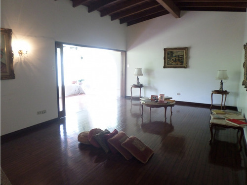 Casa En Venta En Lomas Del Mirador Caracas