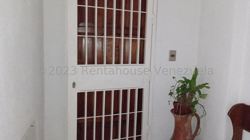  Mm&ne  Hermoso Apartamento Conpiso Bajo, Servicios De Agua Y Luz Nunca Fallan En Venta El Pedregal  Barquisimeto  Lara, Venezuela. 3 Dormitorios  2 Baños  90 M² 