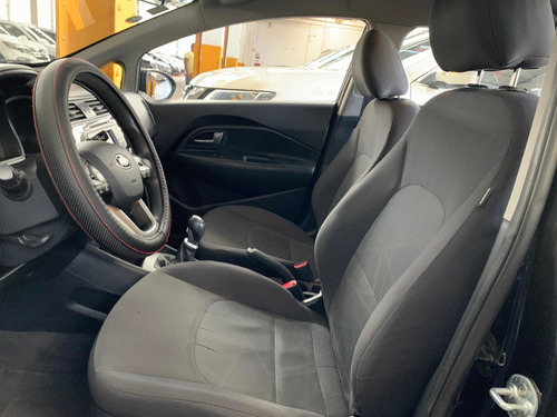 Imagen 9 de 13 de Kia Rio 1.6 Lx Sedan Std 6 Vel Ac 2017