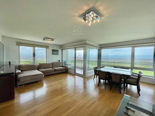 En Venta - Le Parc Puerto Madero 2 Dormitorios Piso Alto En Torre Rio, Con Cochera !