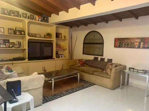 Casa En Venta En El Poblado, Los Gonzalez. Cod V9375