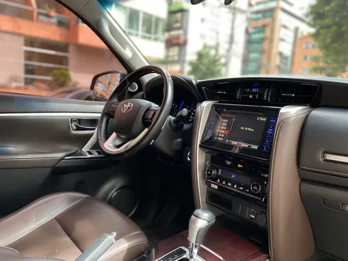 Toyota Fortuner Srv