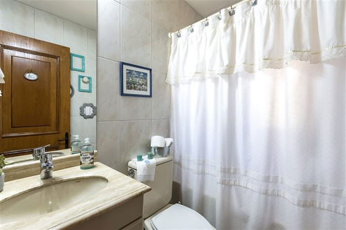 Imagen 19 de 26 de Exquisita Casa 5 Dorm. En Calle Tranquila Golf De Manquehue