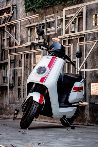 Imagen 9 de 15 de Moto Electrica Scooter Nuuv Ngt Bosch Litio Panasonic