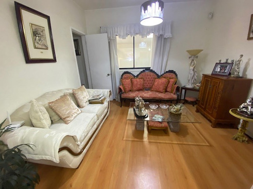 Casa En Venta De 4 Dorm. En Ñuñoa
