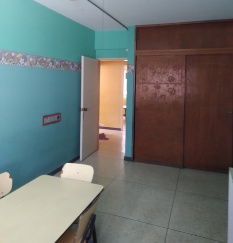 Imagen 15 de 21 de Casa-quinta De Dos Plantas En Calle Cerrada