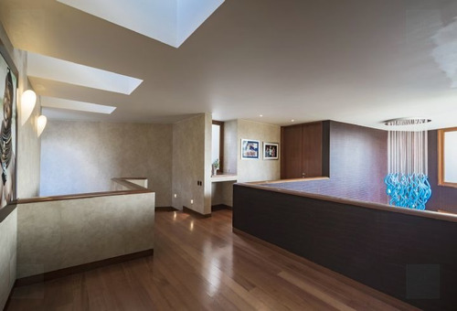 Casa En Venta De 5 Dorm. En Las Condes