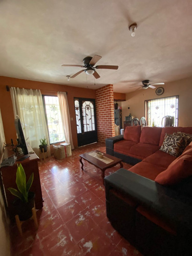 Casa Con Terreno Amplio De 15x25 Mts Y Con Terraza Trasera
