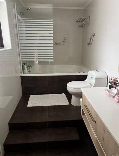 Vende Casa En Condominio Privado En Avda. Gabriela Mistral.