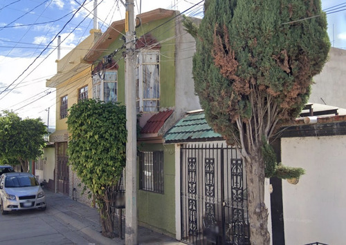 Encantadora Casa En Venta En Agua Azul, León, Guanajuato.