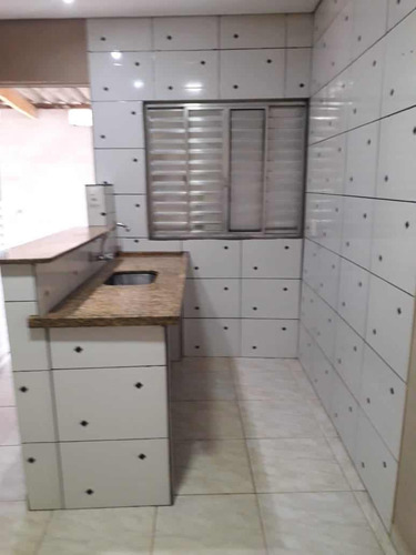 Casa Com 3 Cômodos, 1 Banheiro, Lavanderia, Quintal Amplo.