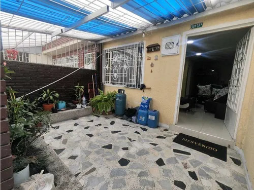 Quiroga: Casa De 3 Pisos + Terraza/ Opción Apartamento Independiente