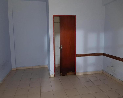Imagen 12 de 19 de Local En Alquiler En Centro De Lanus Oeste