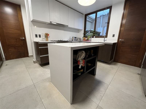 Casa En Venta 4 Dormitorios Como Nueva En Lo Barnechea