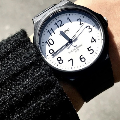 Imagem 3 de 8 de Relógio Casio Unissex Branco Com Preto Mw-240-7bvdf