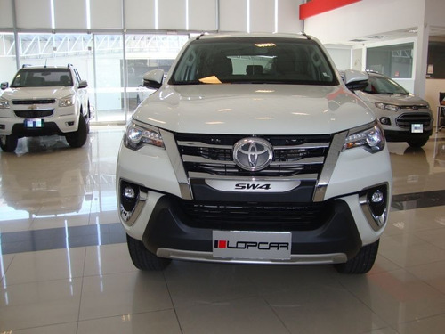 Toyota Hilux Sw4 Srx 2.8 Tdi 6mt 7a 4x4 C/cuero
