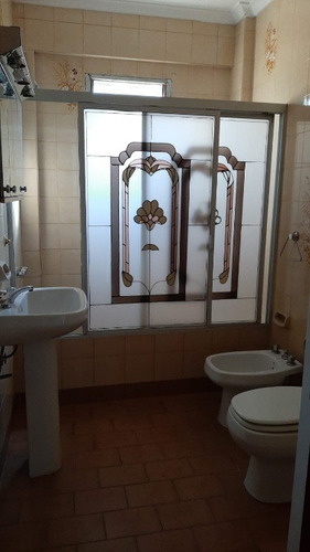Imagen 11 de 14 de Chalet En Venta En Isidro Casanova