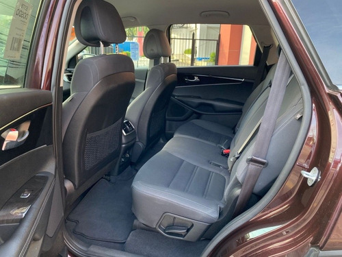 Imagen 6 de 13 de Kia Sorento 2016 4x4 3 Filas Americana
