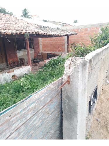 Casa De Dois Quartos E Varanda,precisando De Reforma,com Rgi
