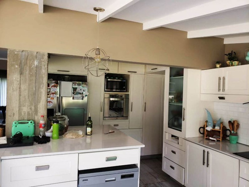 Imagen 9 de 16 de Venta Tandil Casa 5 Dorm. Quincho Piscina, Excelente Disño