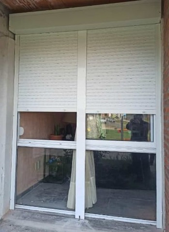 Imagen 5 de 10 de Instalacion Cortina Enrollar Metalica Pvc Motor Cambio Cinta