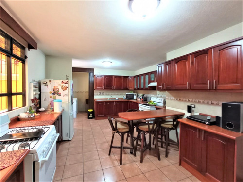 Imagen 13 de 30 de Vendo Belleza De Casa Ubicada En Esquina, 4 Dormitorios, Alta Plusvalia Y Seguridad