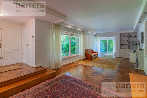 Exclusivo Chalet En Los Troncos: 4 Dormitorios Con Terreno Único