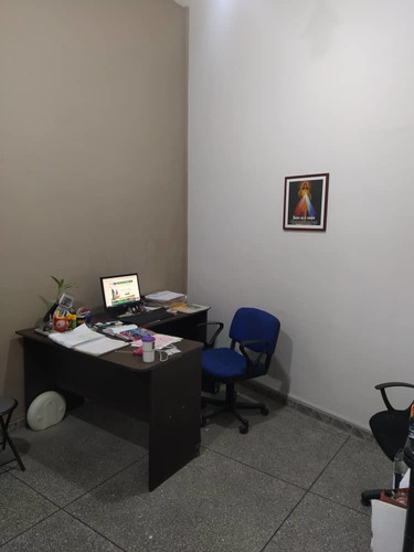 Apartamento Con Local Comercial