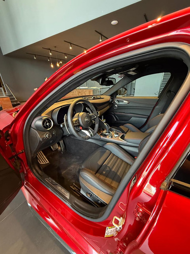 Alfa Romeo Giulia 2.9L Quadrifoglio Verde V6 Bi-Turbo At