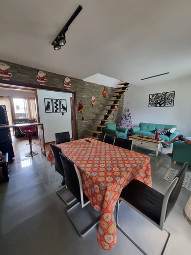 Casa 4 Dormitorios Impecable Gran Terreno Barbacoa