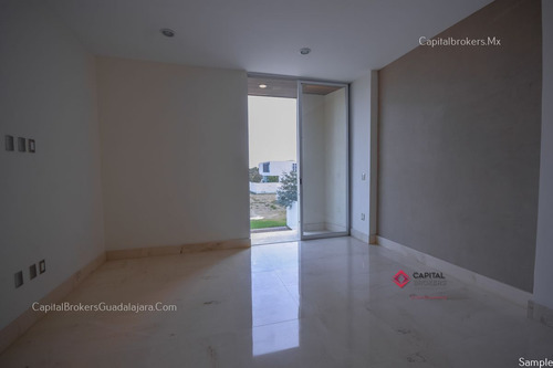 Imagen 30 de 30 de Casa De Lujo Nueva Con Amplio Jardin En Reserva Real