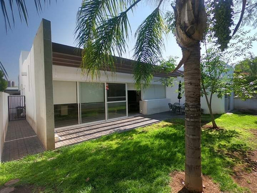 Hermosa Residencia De Una Planta En La Rica Juriquilla, Jard