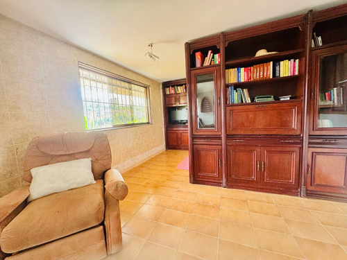 Se Vende Casa En San Antonio De Los Altos 550m2, 5h/5+½b/3p