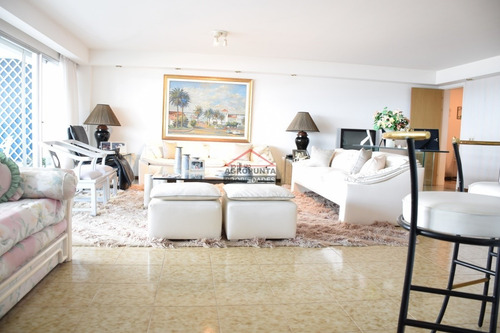 Apartamento En Venta En Excelente Punto De Playa Brava * Frente Al Mar *- Ref: 5242