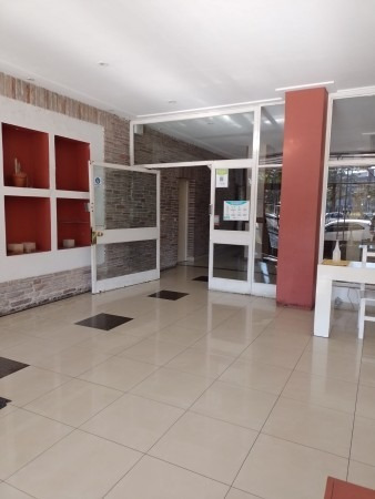 Imagen 3 de 14 de Venta De Departamento Dos Ambientes Frente A La Plaza Colon