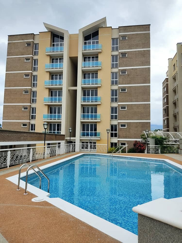 Apartamento En Resd Titanium Suite Sector Mañongo, Urb Trigal Norte. Vende Crismelia Castillo (pla-1559)