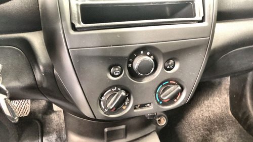 Imagen 14 de 15 de Nissan Versa 4 Pts. V-drive, Tm5, R-15 ( 2020