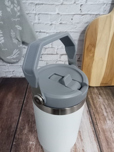 Botella Vacuum Térmica 890 Ml Con Manija Diseño Termica Color Blanco