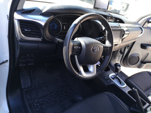 Imagen 10 de 13 de Toyota Hilux 2016 2.8 Cd Srv 177cv 4x4 At