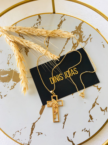 Colar Feminino Pingente Cruz Vazada Imagem Jesus Folheado Cor Dourado