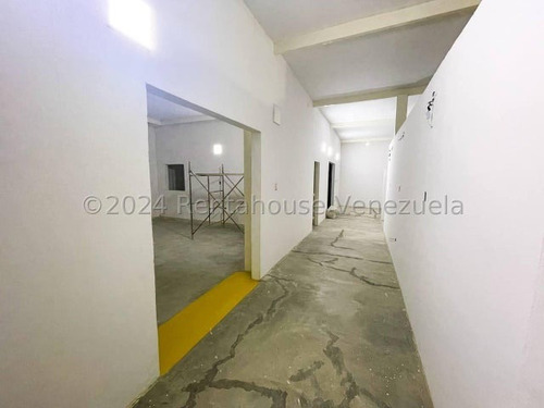 Casa Comercial En Alquiler Ubicada En Chuao
