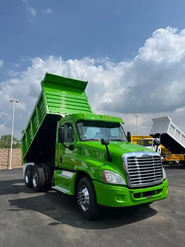 comprar Freightliner Cascadia Volteo De 14 Mts Verde Motor Cummins