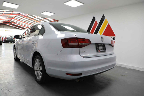 Imagen 6 de 15 de Volkswagen Jetta 2017 4p Trendline L5/2.5 Man