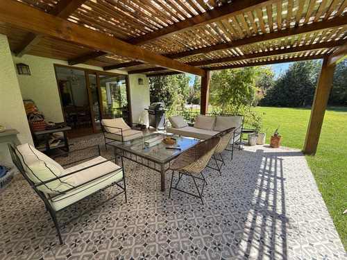 Linda Casa En Parcela Estilo Chileno 5d, 3b Buenos Accesos