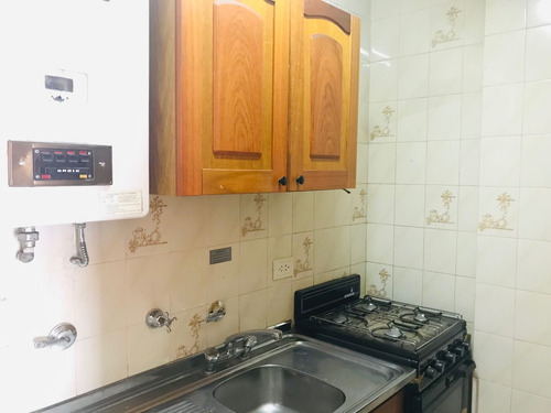 Venta Monoambiente Luminoso Con Balcon A Mts Subte
