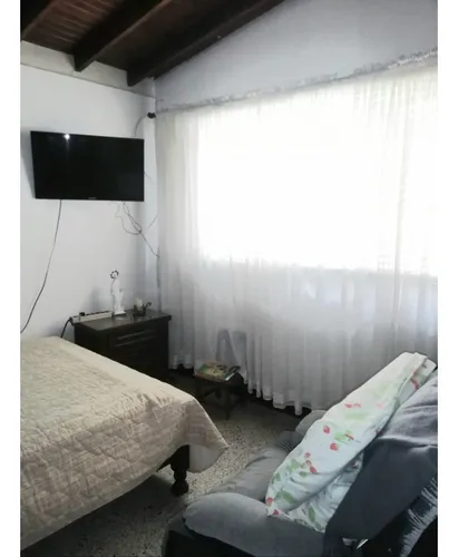 Venta De Casa Unifamiliar Con Aire En La Castellana.