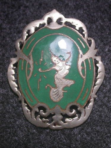 Prendedor Vintage De Tailandia Con La Diosa Mekhala (Usado)