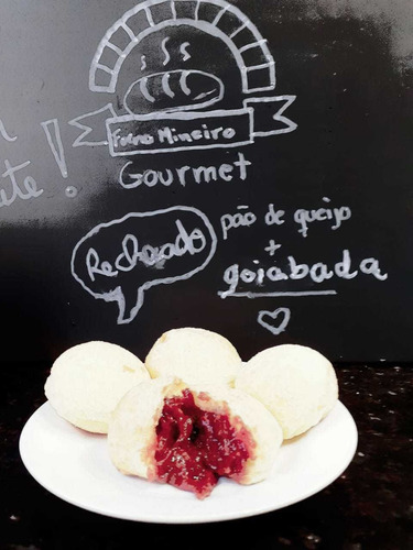 Imagem 1 de 5 de Pães De Queijo Recheados Sob Encomenda