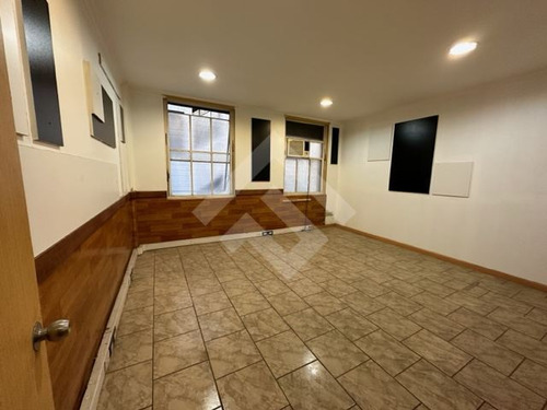 Gran Oficina En Venta En La Mejor Ubicación Del Centro Stgo