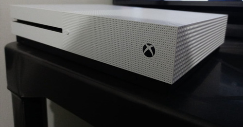 Microsoft Xbox One S 1tb Gears 5 Bundle Color Blanco (Usado)